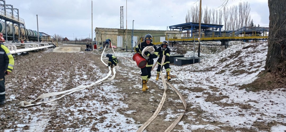 Миллеровские пожарные оттачивают мастерство в ходе тренировок