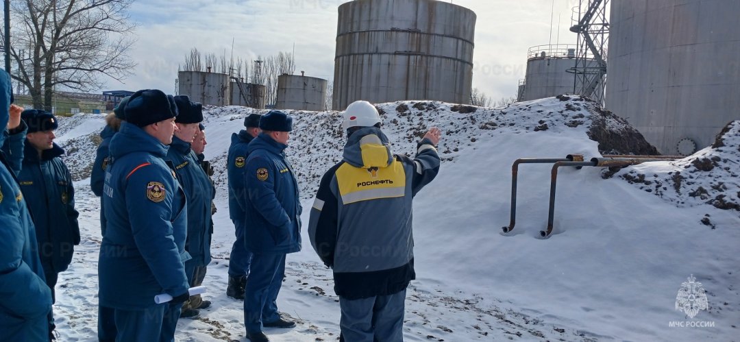 В Миллерово сотрудники МЧС России провели занятия с работниками нефтебазы