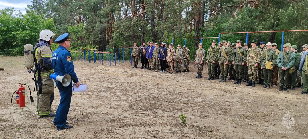 В Миллеровском районе школьников обучили азам пожарно-тактической подготовки